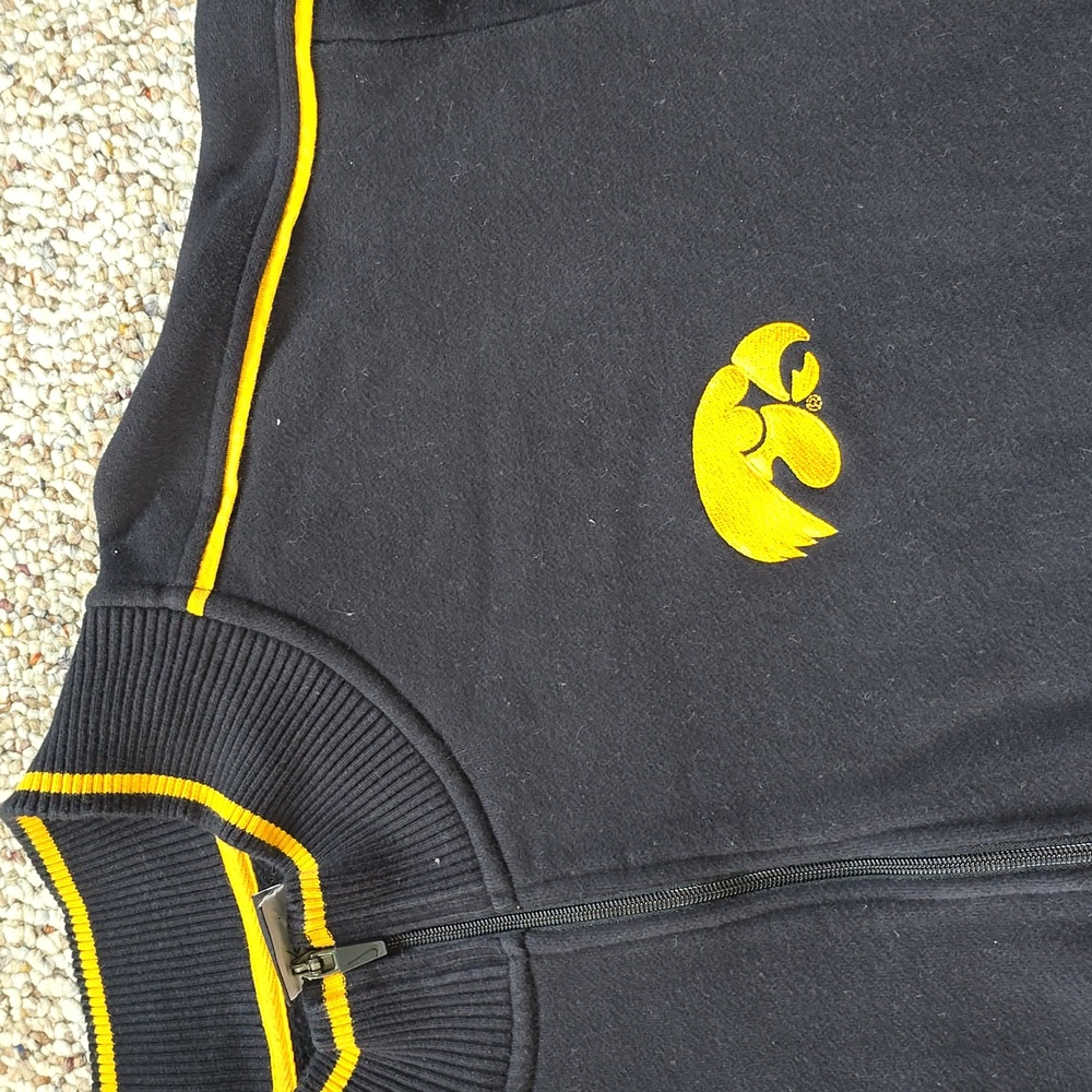 Men's Nike Iowa Hawkeye 1/4 Zip Long Sleeve Sweatshirt - Picture 2 of 5
